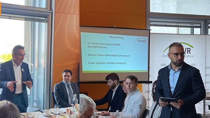 Parlamentarisches Frühstück des DHWR zum seriellen Sanieren und Bauen mit Holz